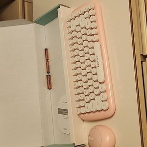 Letton wireless keyboard with mouse
